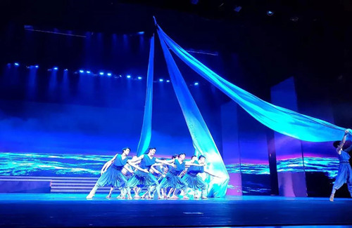 參加晚會演出.jpg 參加晚會演出.jpg