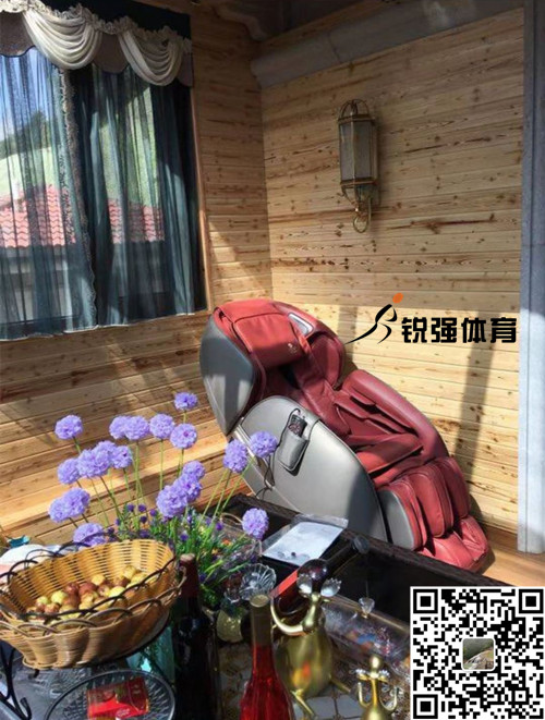 濟南某小區(qū)頂樓休閑按摩椅