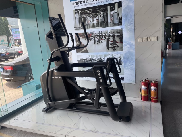 橢圓機(jī).jpg 橢圓機(jī).jpg